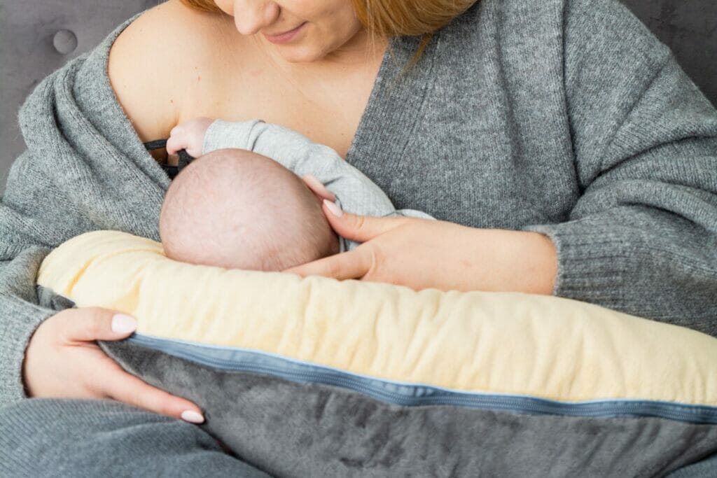 nursing pillow, new born, baby linen, gifts idea, pregnant